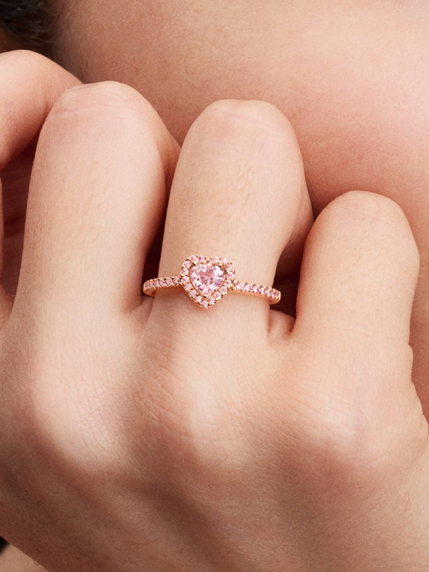 Anillo Con Un Bañado En Oro Rosa De 14k Corazon Brillante Rosa Elevado