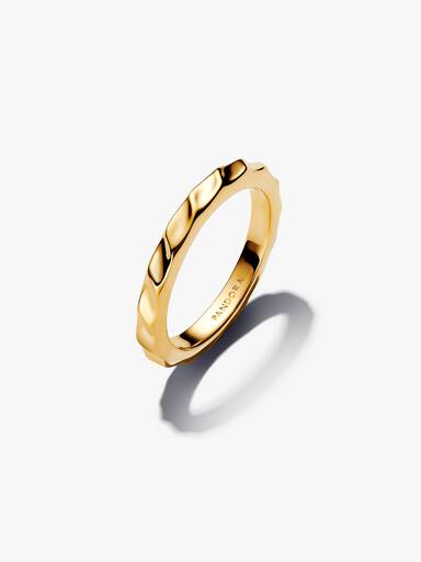 Anillo de banda ondulada