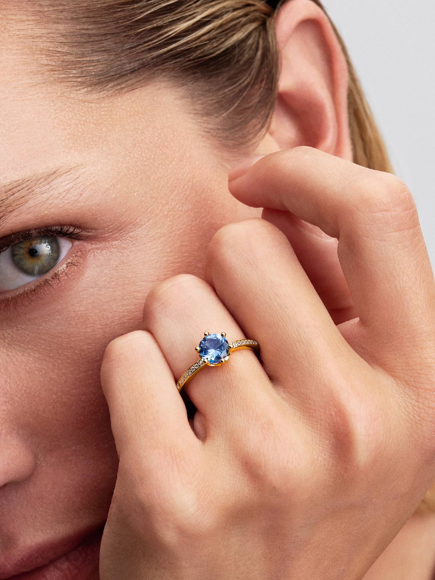 Anillo solitario Corona brillante azul
