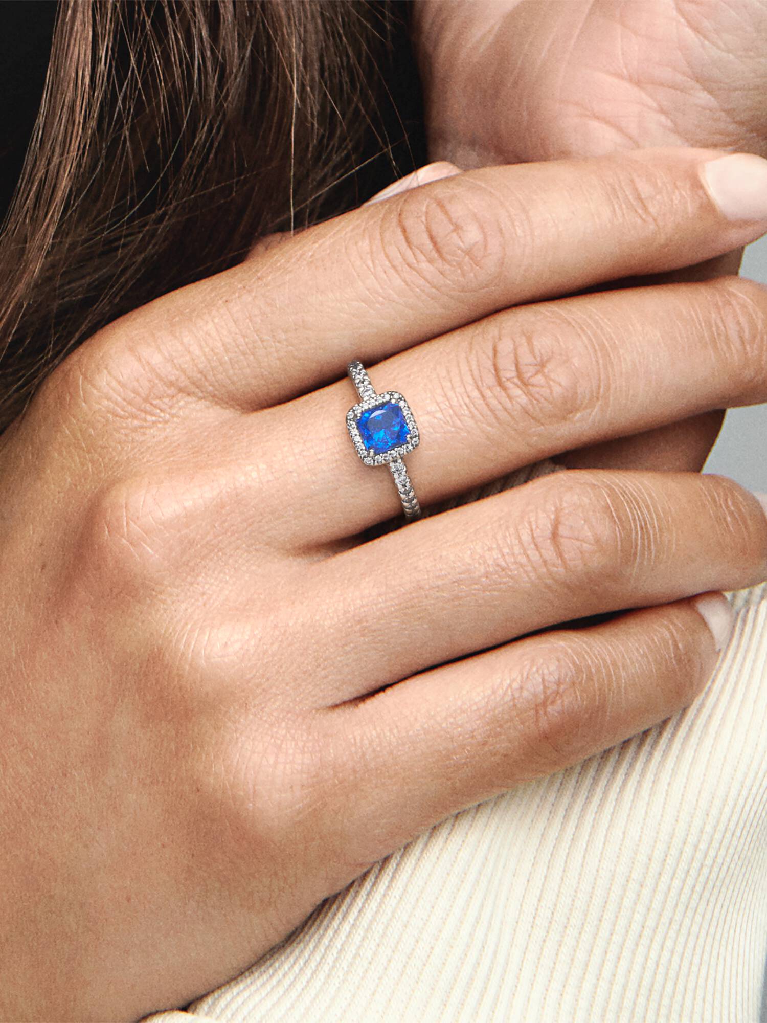 Anillo Cuadrado Azul Con Halo 50 Piedras mezcladas