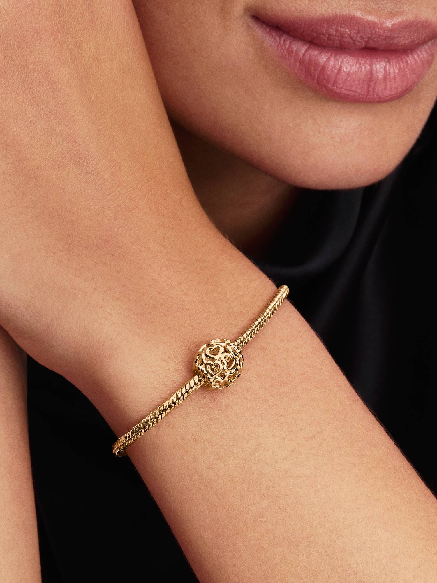 Charm Corazón calado