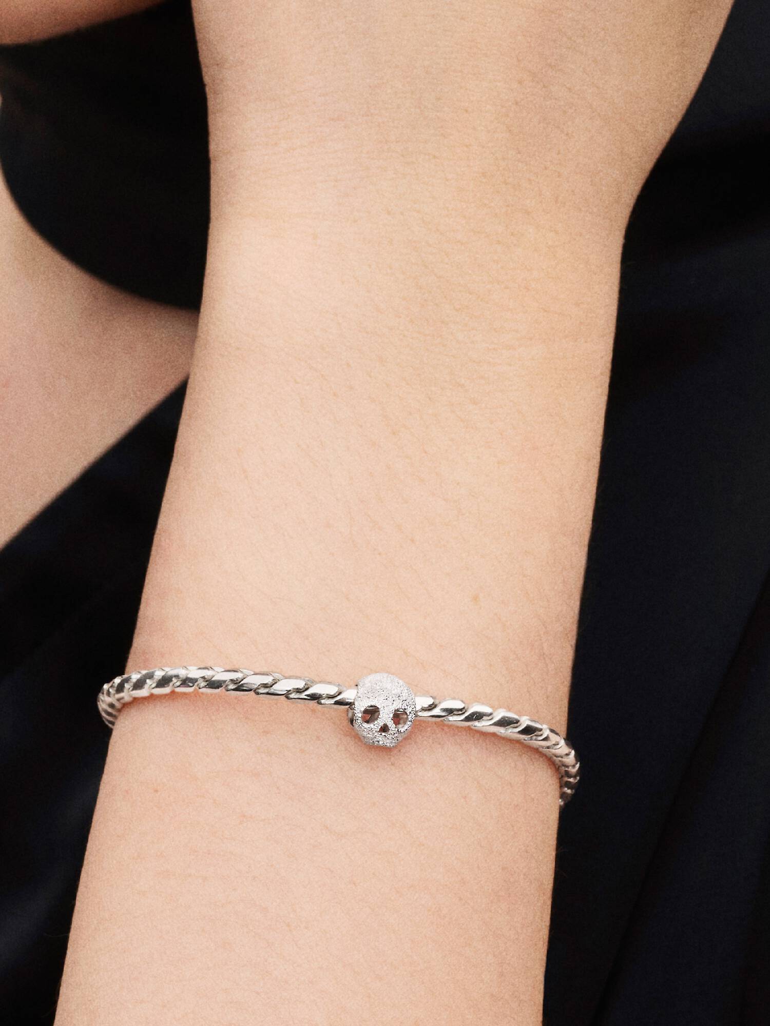 Mini Charm Calavera Texturizada