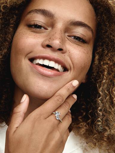 Anillo reluciente Corazón doble Bañado en Oro de 14k