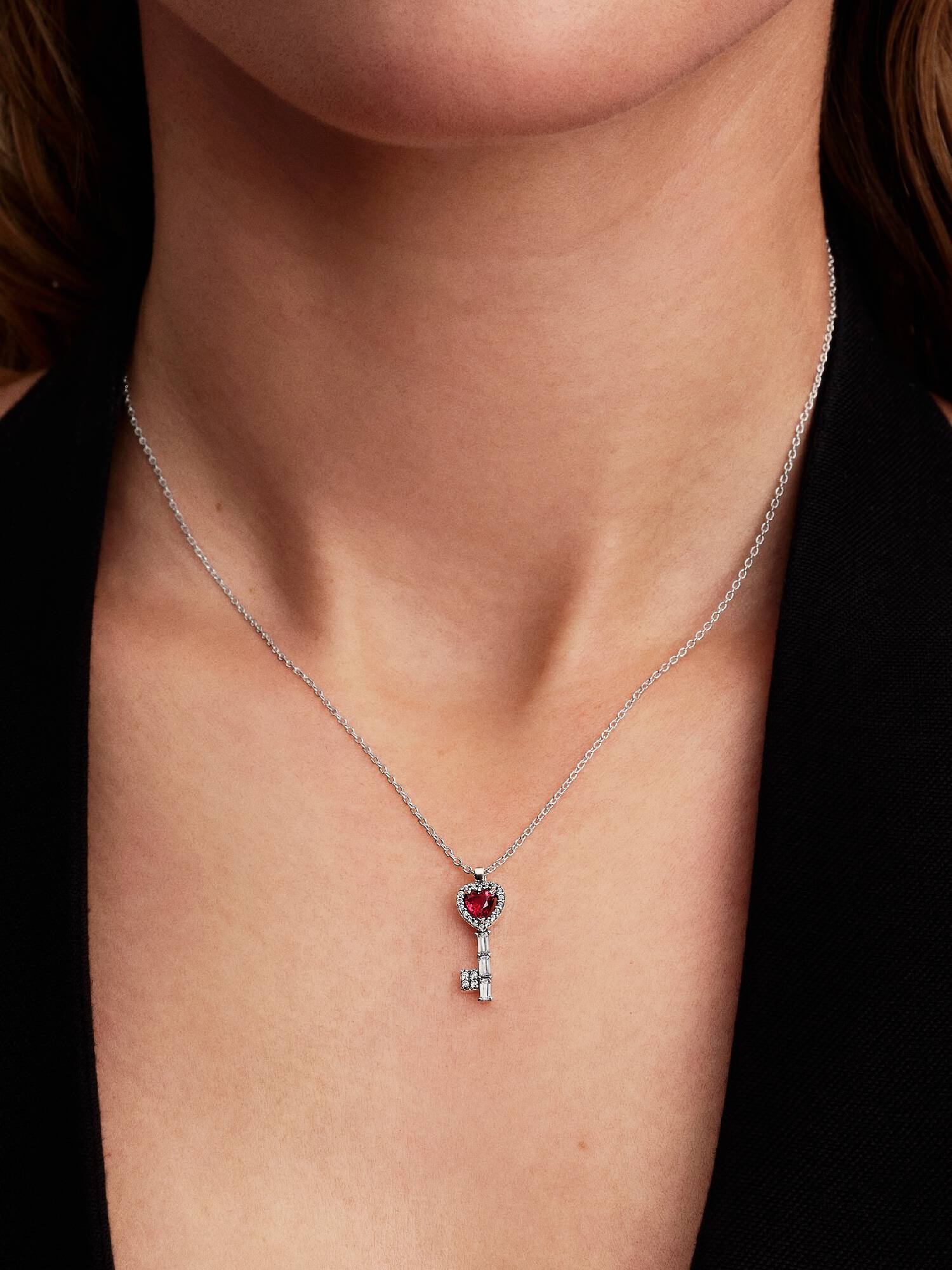 Collar coiller corazón llave elevado
