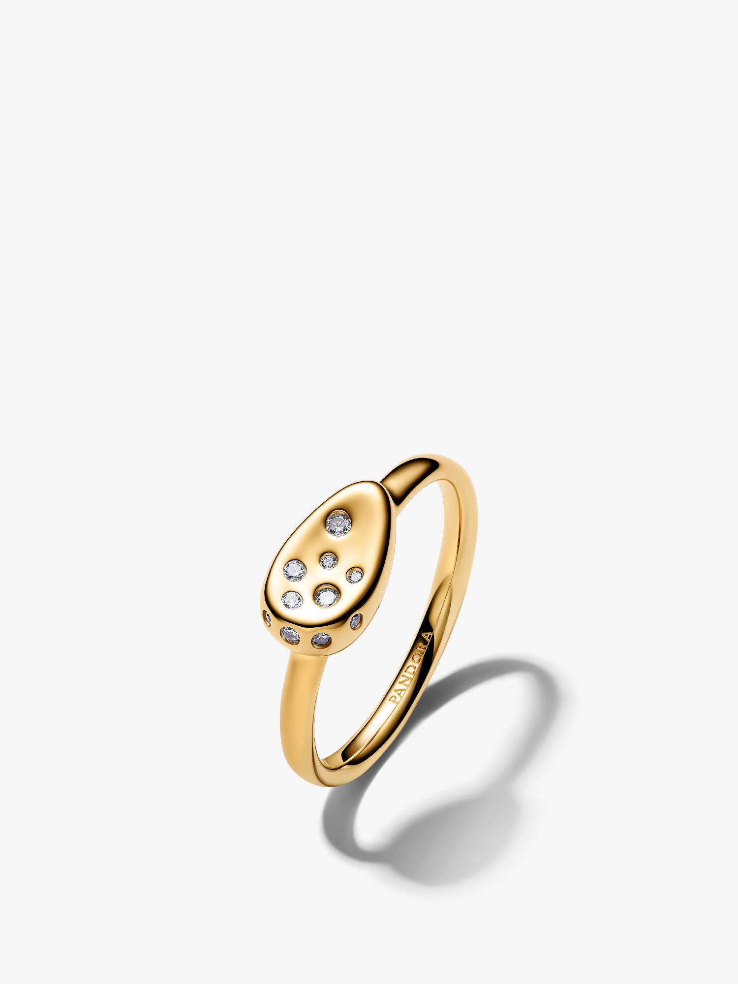 Anillo de sello ovalado con piedras engastadas medianas