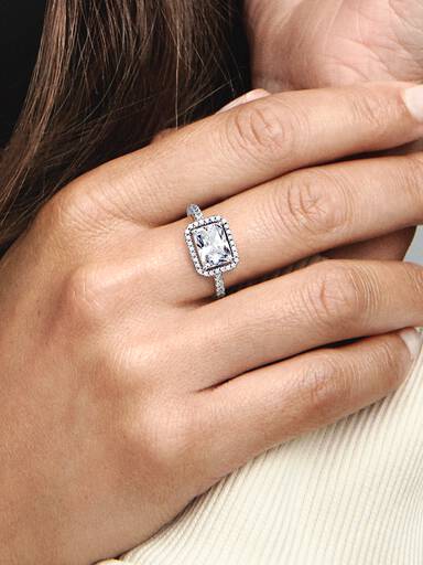 Anillo Halo Rectangular Brillante