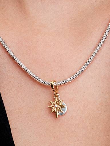 Charm Dije Grabable Estrella Polar con diamante sintético creado en laboratorio