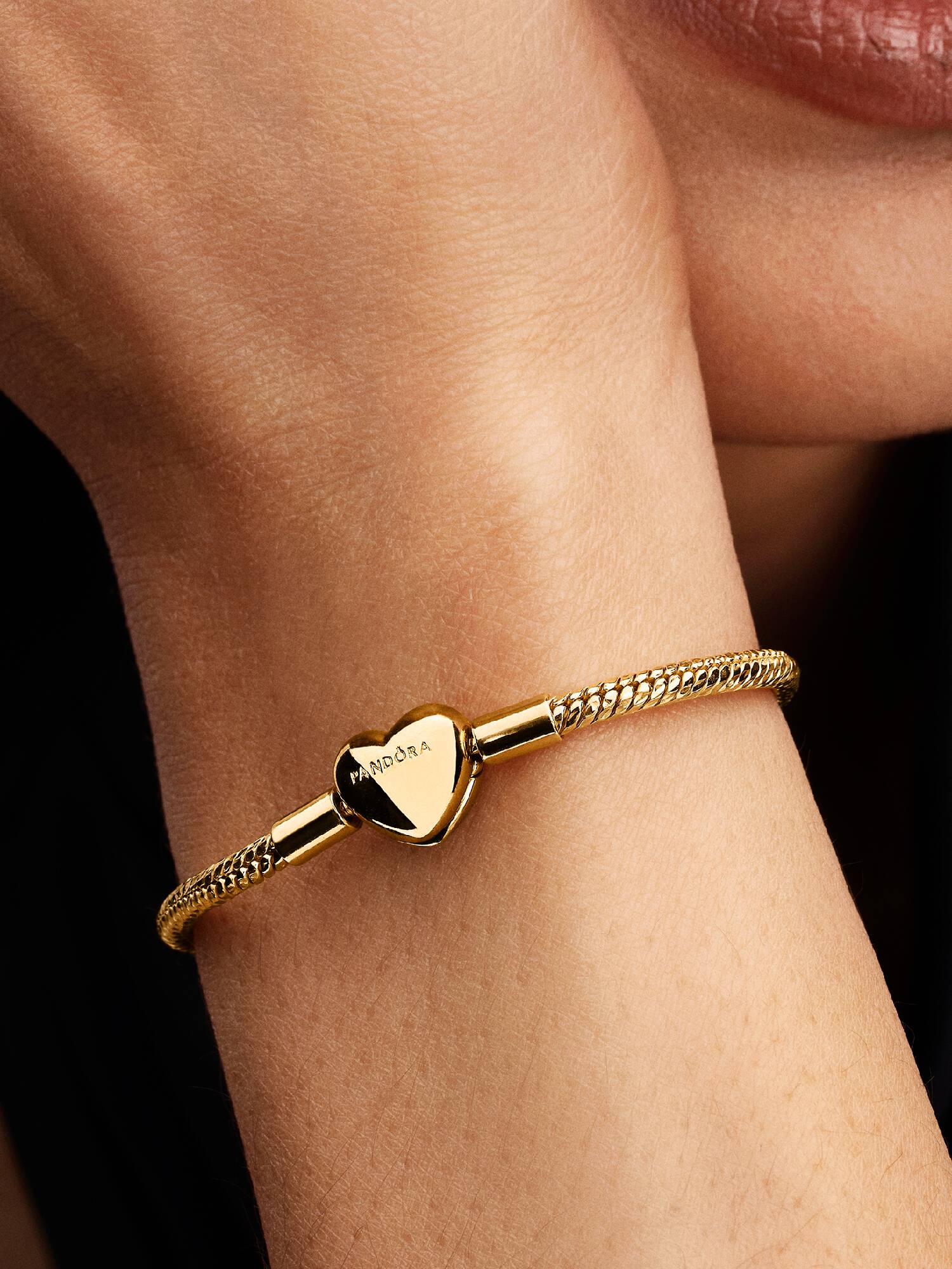 Brazalete de cadena de serpiente con broche de corazón