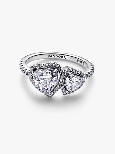 Anillo con corazones halo brillantes