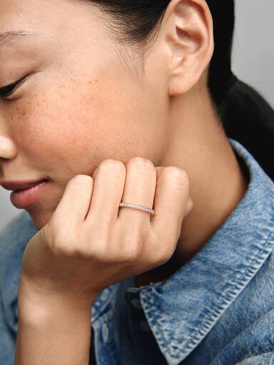 Anillo corazones con brillo