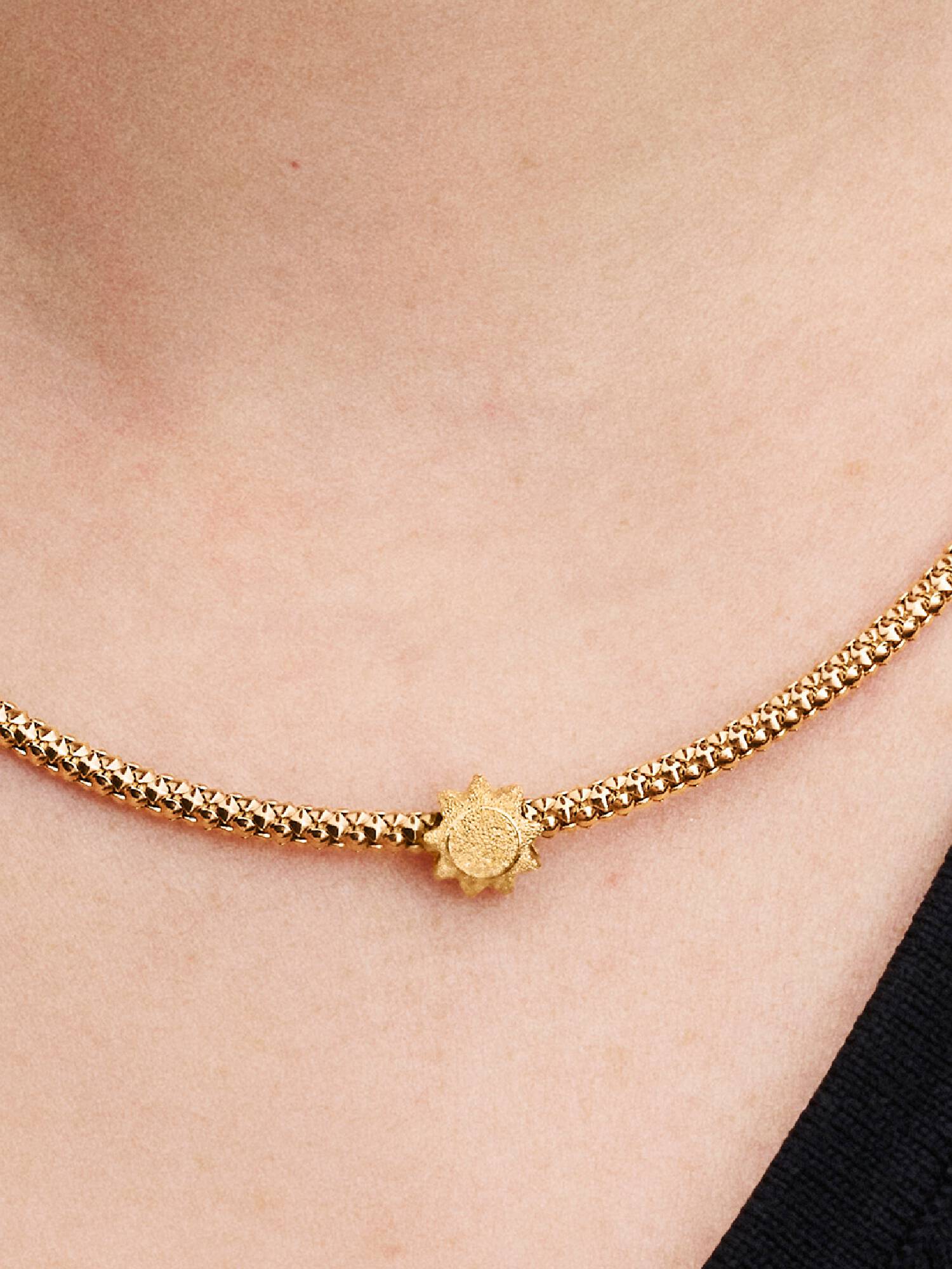 Mini Charm Sol Texturizado