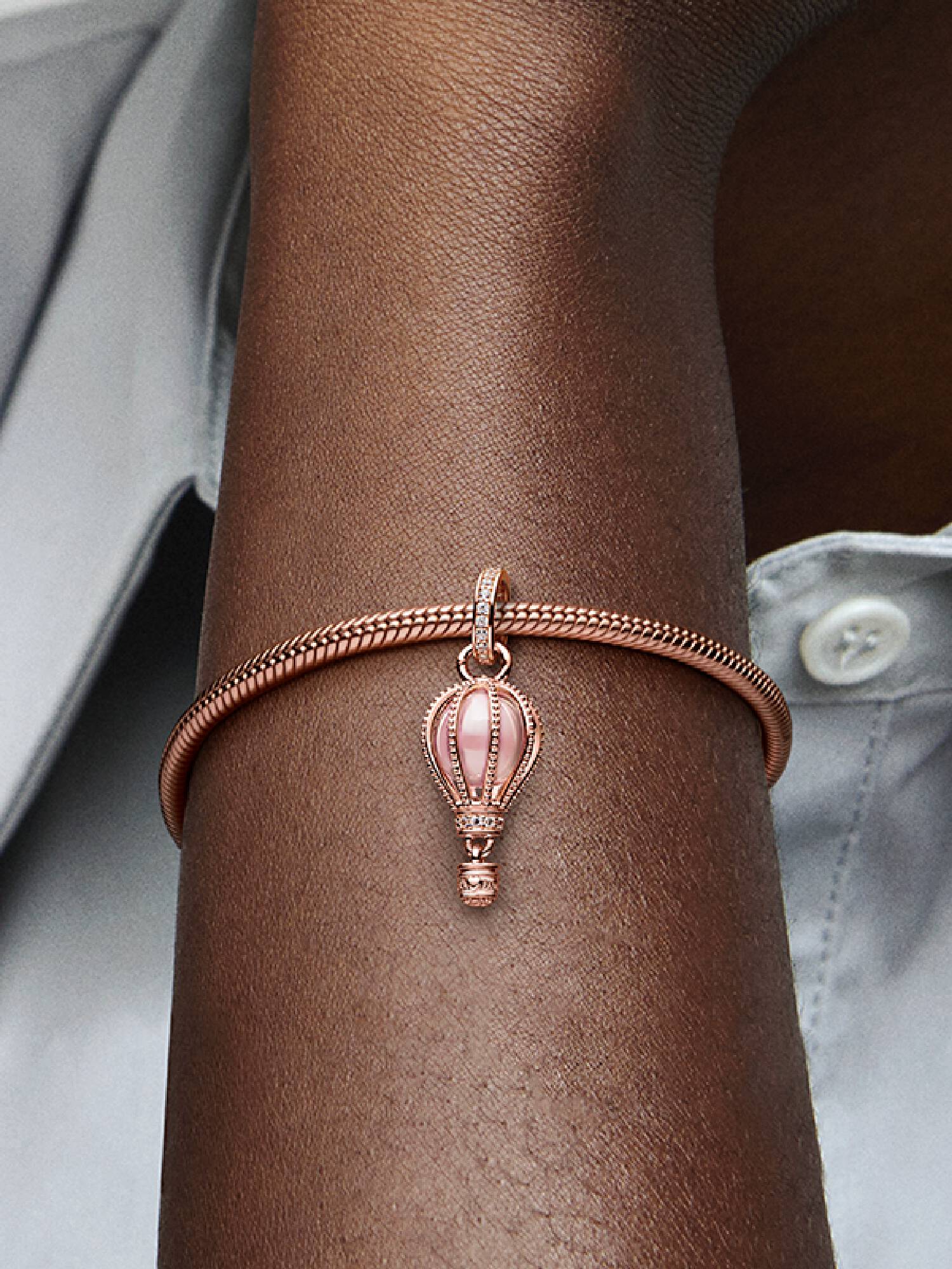 Charm Colgante Globo Aerostático Rosa Resplandeciente Bañado en Oro Rosa de 14k