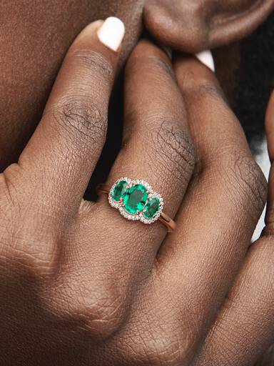 Anillo clásico Tres piedras
