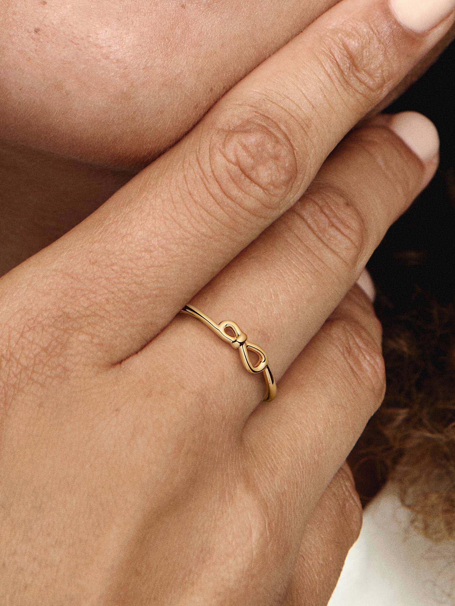 Anillo Nudo Infinito Oro