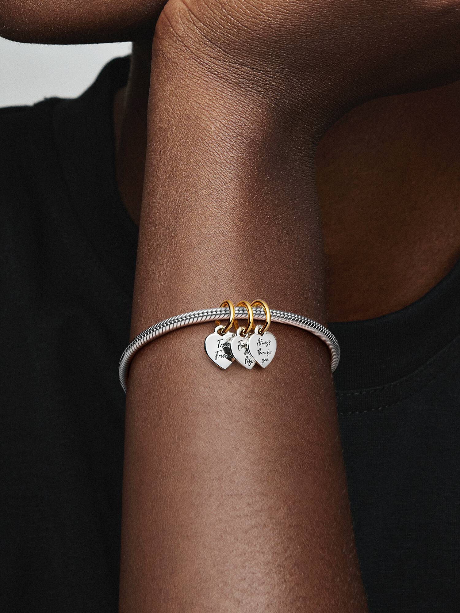 Charm Colgante Divisible Triple Amistad en Dos Tonos Recubrimiento en Oro de 14k | Pandora Plata Esterlina Talla única