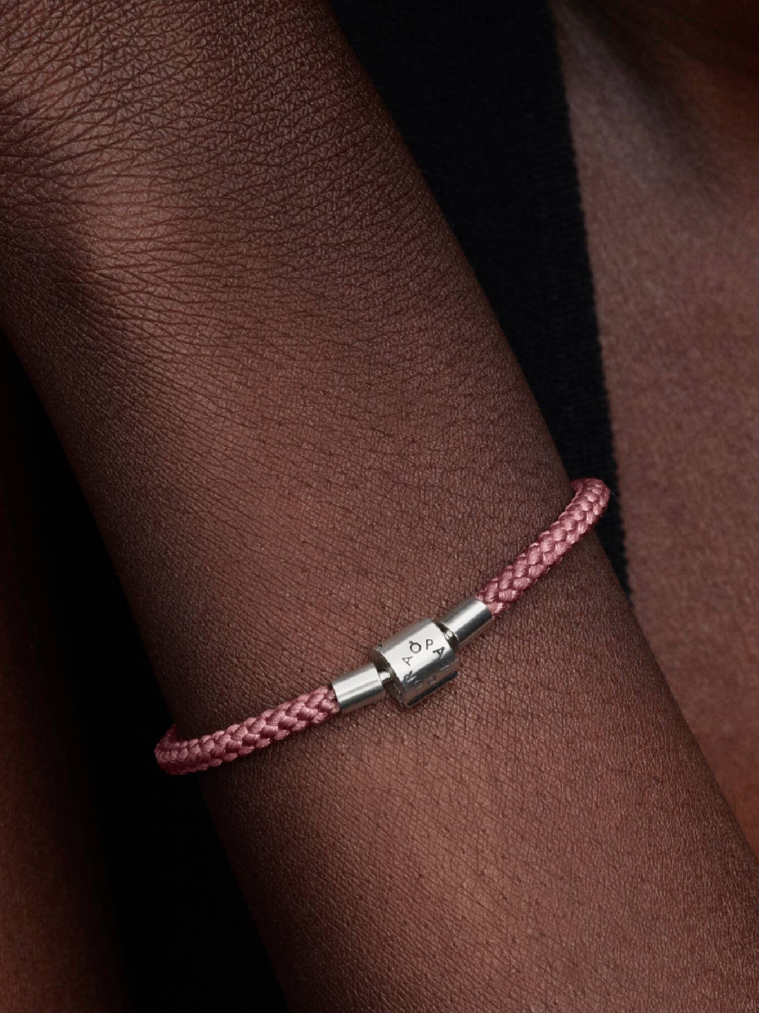 Brazalete Cordón Rosa Brillante