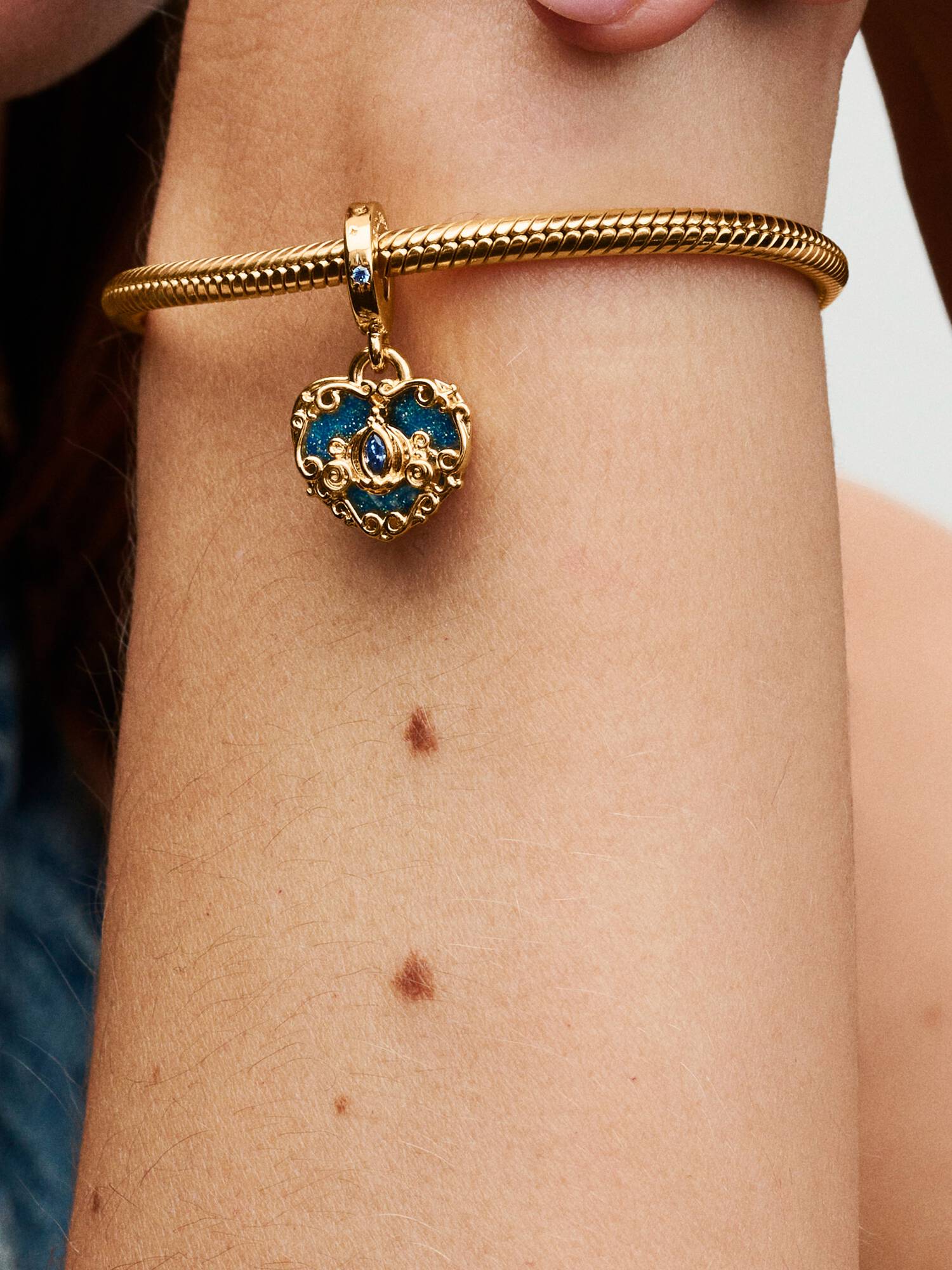 Brazalete cadena de serpiente Pandora Moments Bañado en Oro de 14k