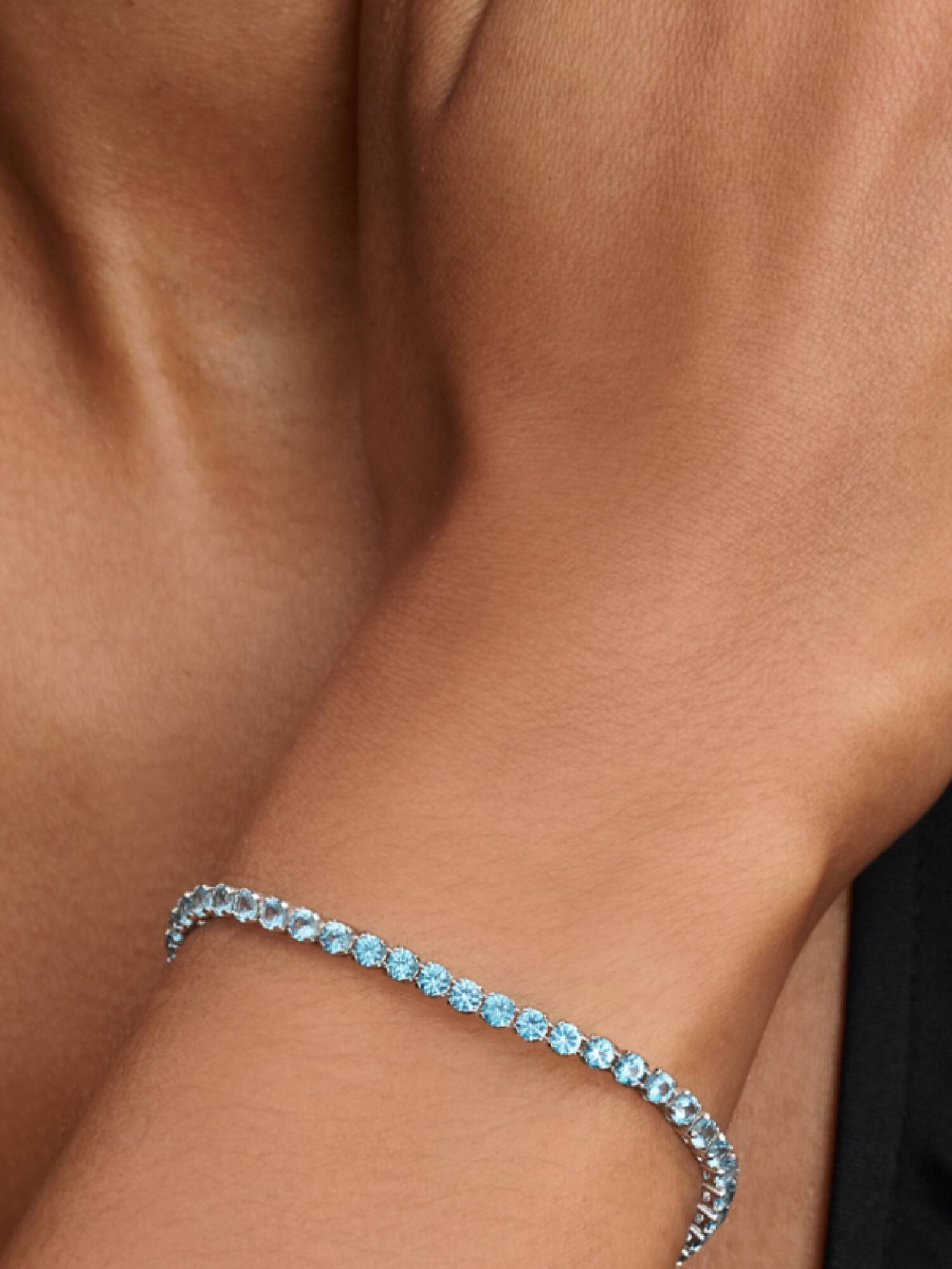 Brazalete de tenis azul claro reluciente