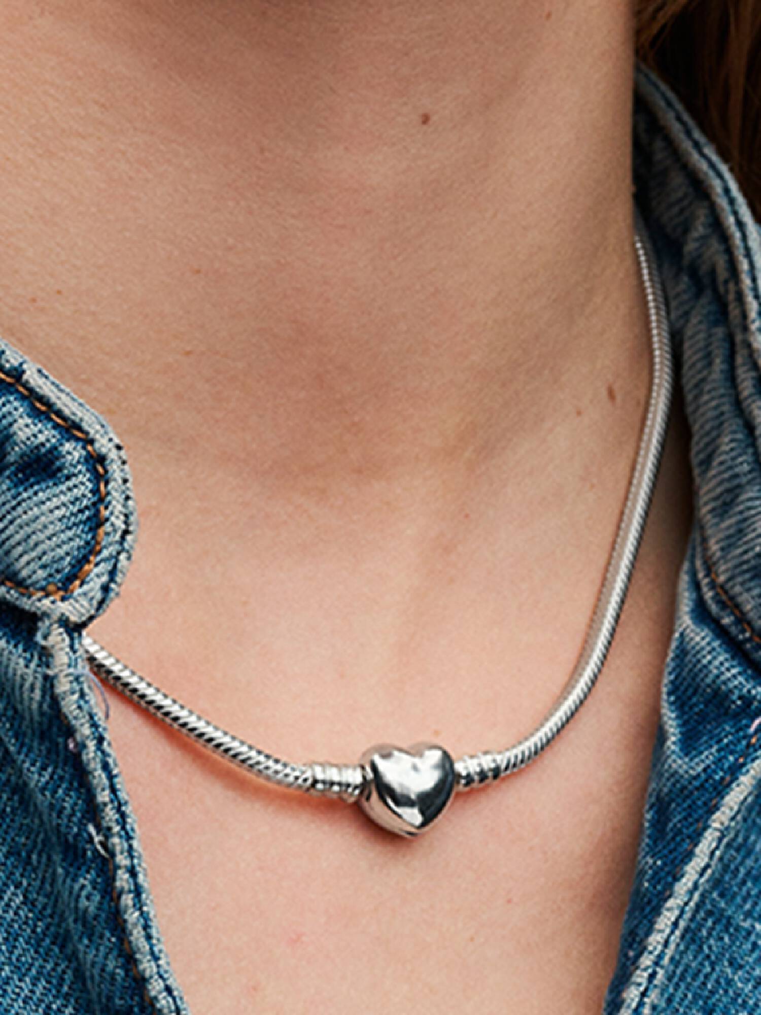 Collar Pandora Moments Cadena de Serpiente con Cierre de Corazón