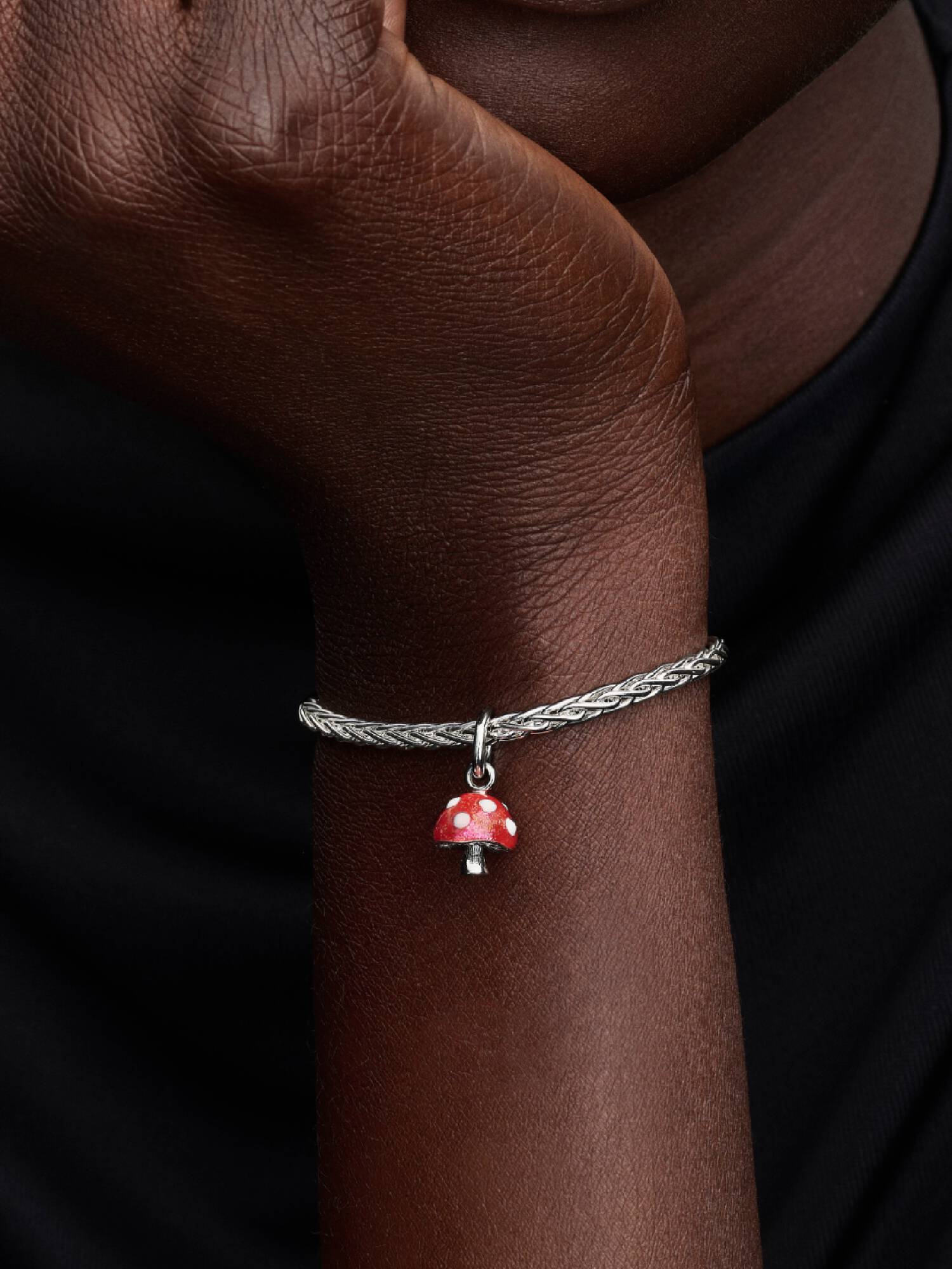 Charm colgante hongo que brilla en la oscuridad