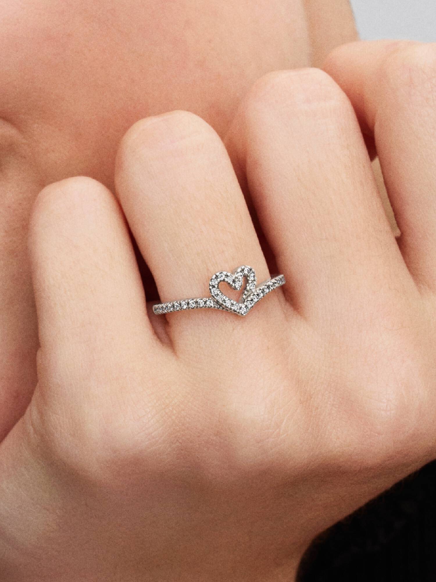 Anillo Hueso De Los Deseos Con Corazón Brillante