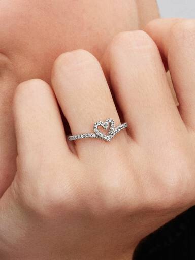 Anillo Hueso De Los Deseos Con Corazón Brillante