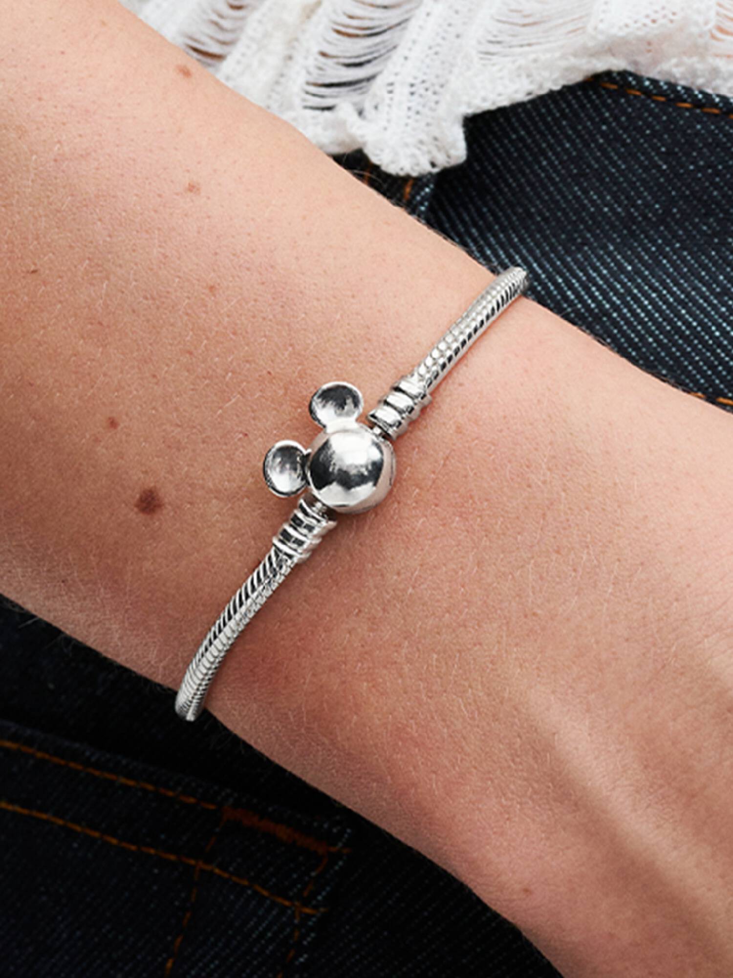 Brazalete Pandora Moments Cadena de Serpiente con Cierre Mickey Mouse de Disney