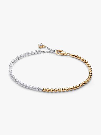 Brazalete con cuentas y tenis