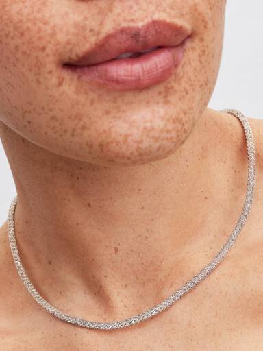 Collar de Malla Brillante con Cierre de Corazón
