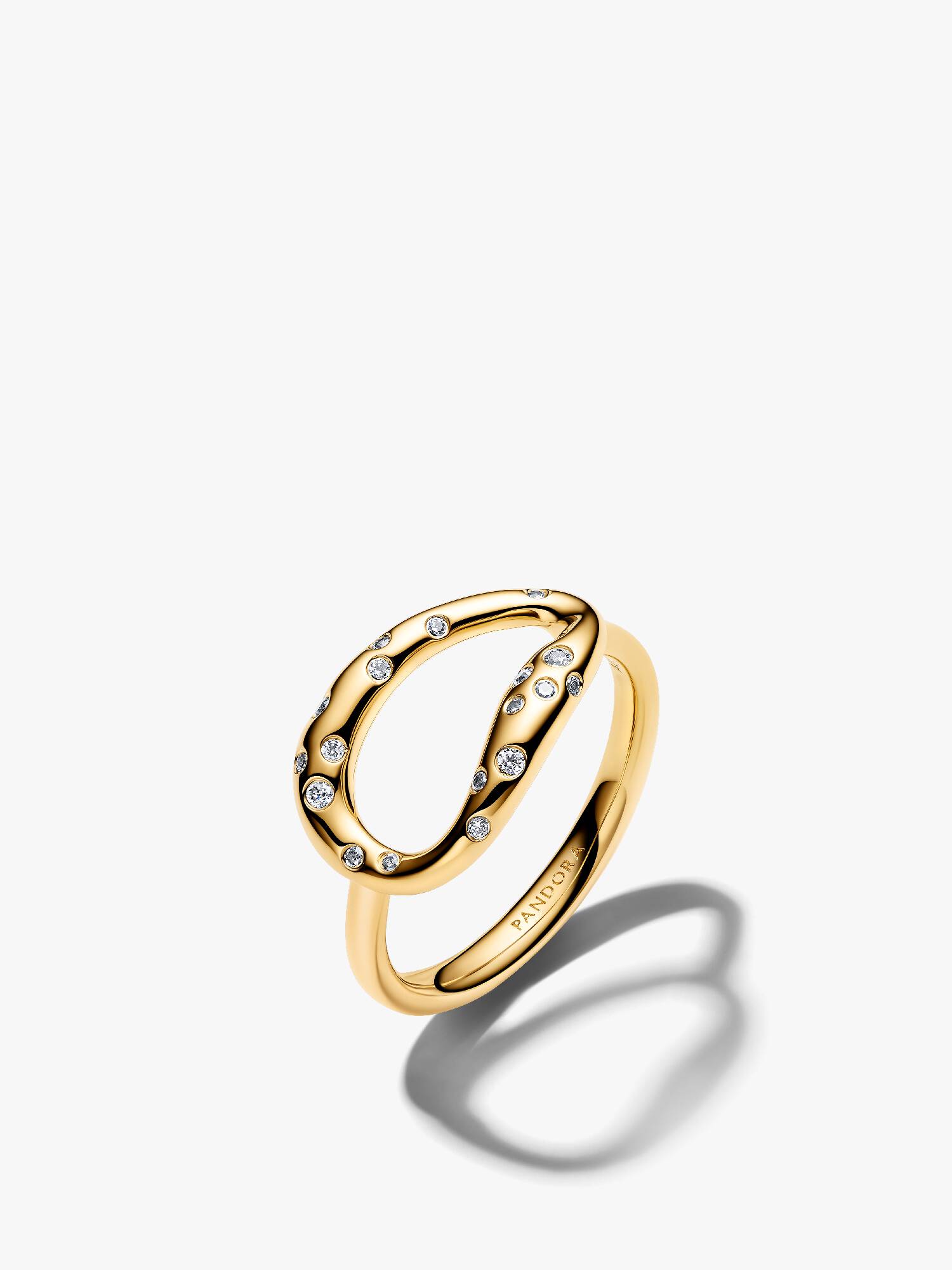 Anillo impactante con gemas de forma orgánica engastadas