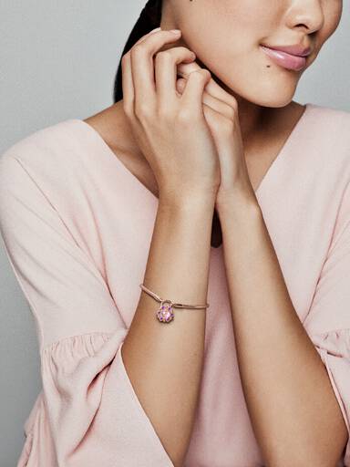 Pulsera Candado Resplandor Heráldico, PANDORA Rose™ y Cristales Rosa y Violeta