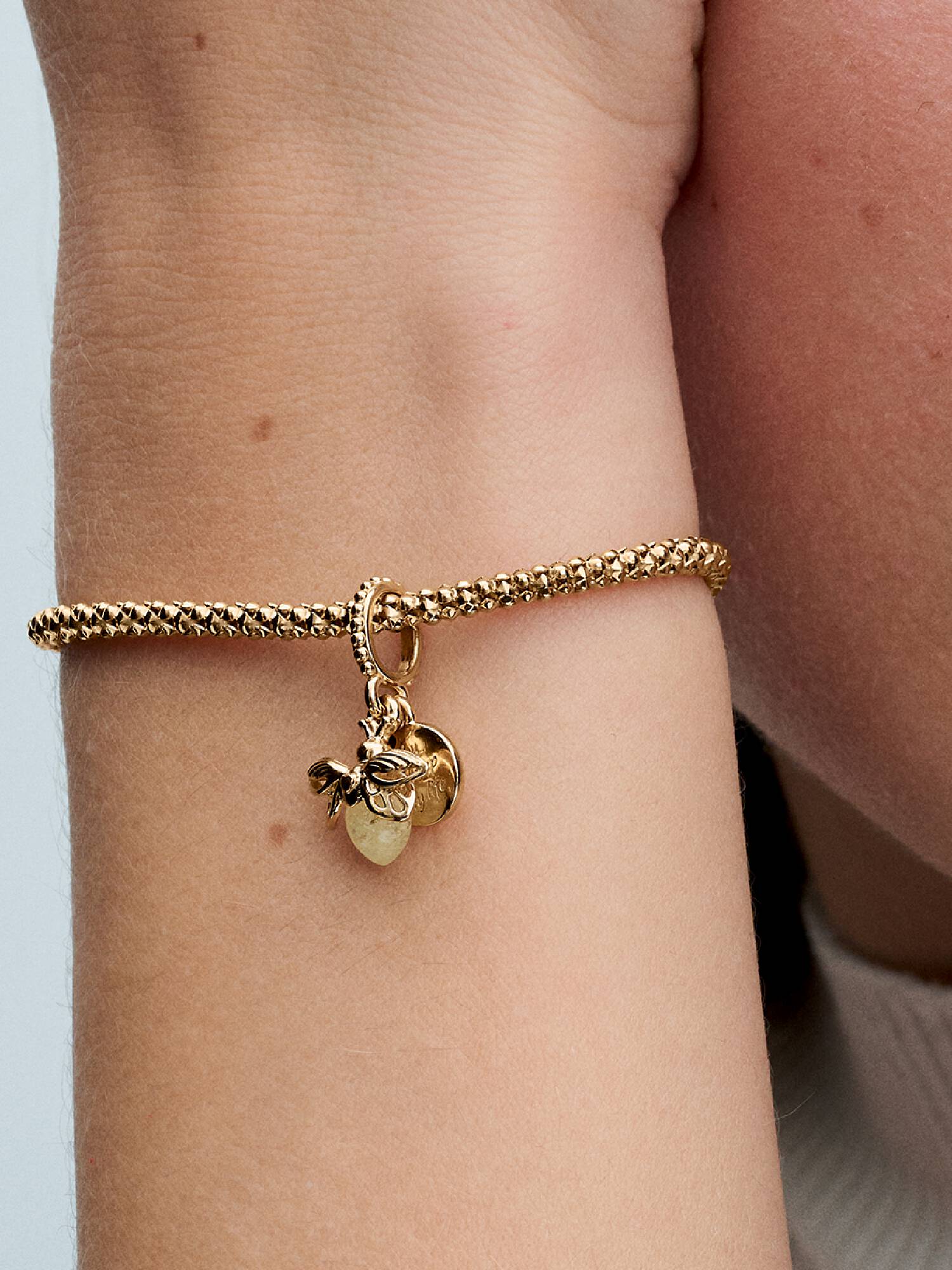 Charm Colgante Luciérnaga que Brilla en la Oscuridad Oro