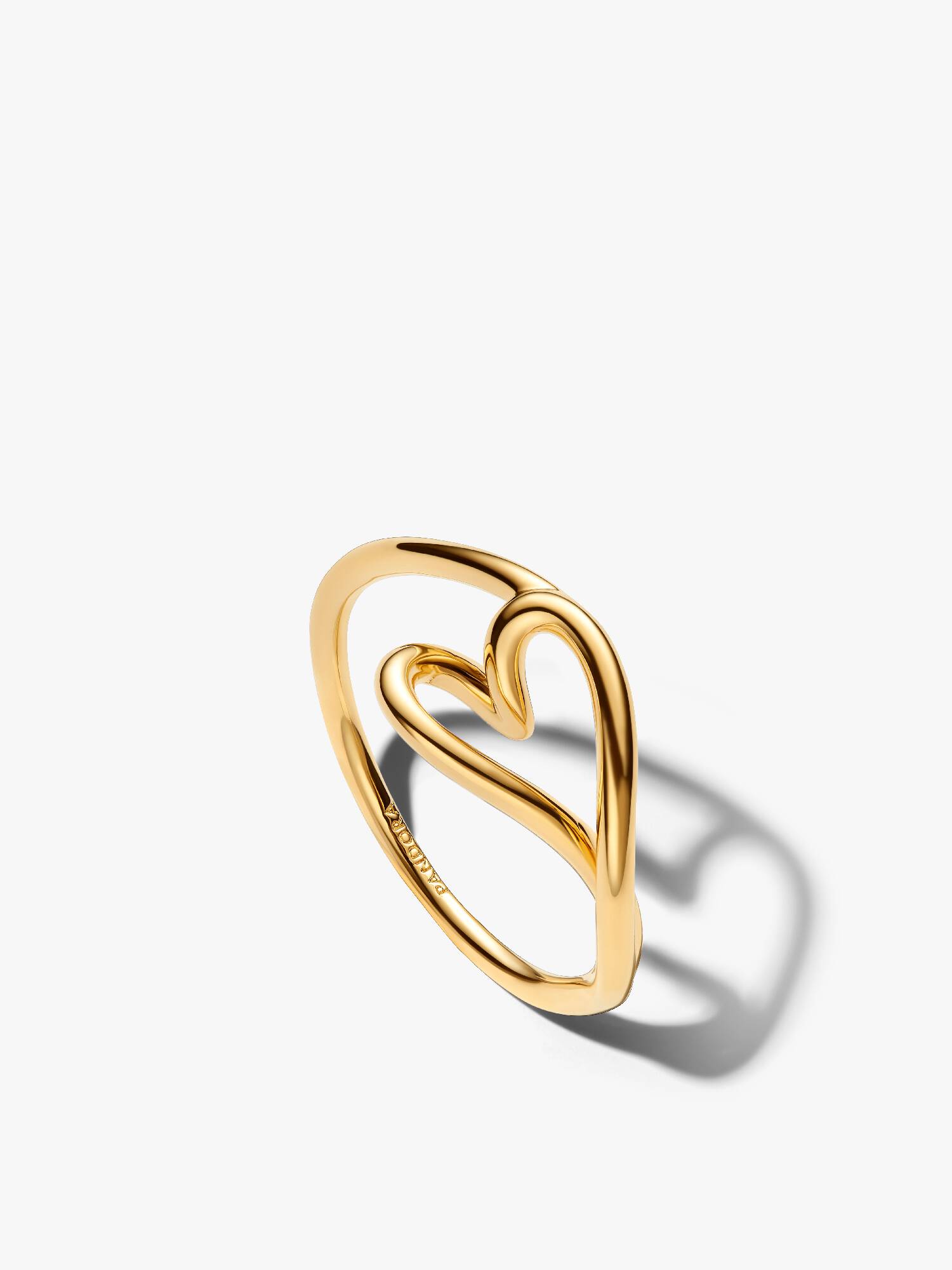 Anillo pequeño de Corazón con forma orgánica