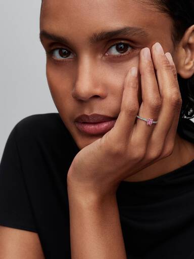Anillo flor rosa brillante