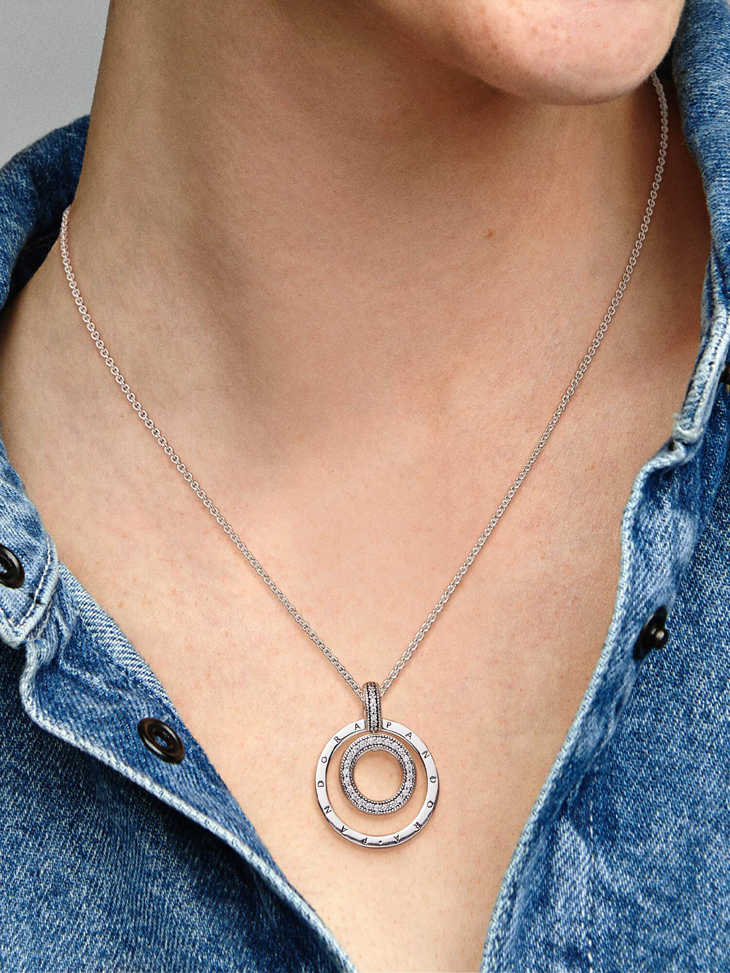 Collar con pendiente en pavé y cuentas Pandora Signature