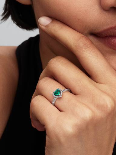 Anillo de Corazón verde real elevado