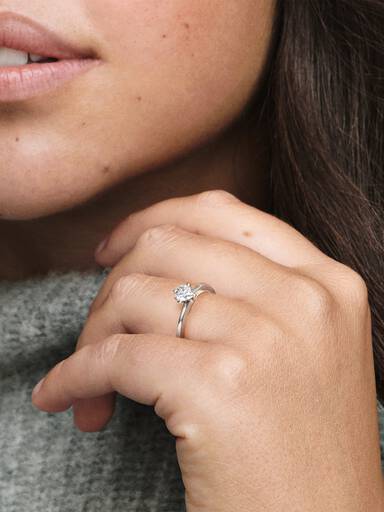 Anillo Solitario Corazón Transparente