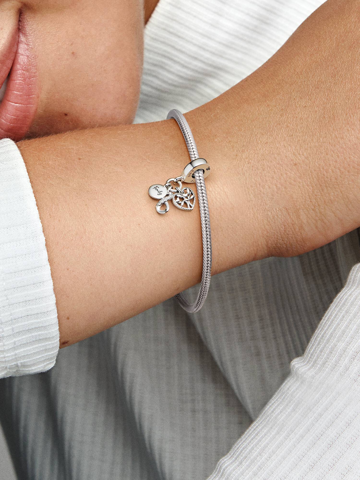 Charm Colgante de familia triple Infinito Pandora Plata Esterlina