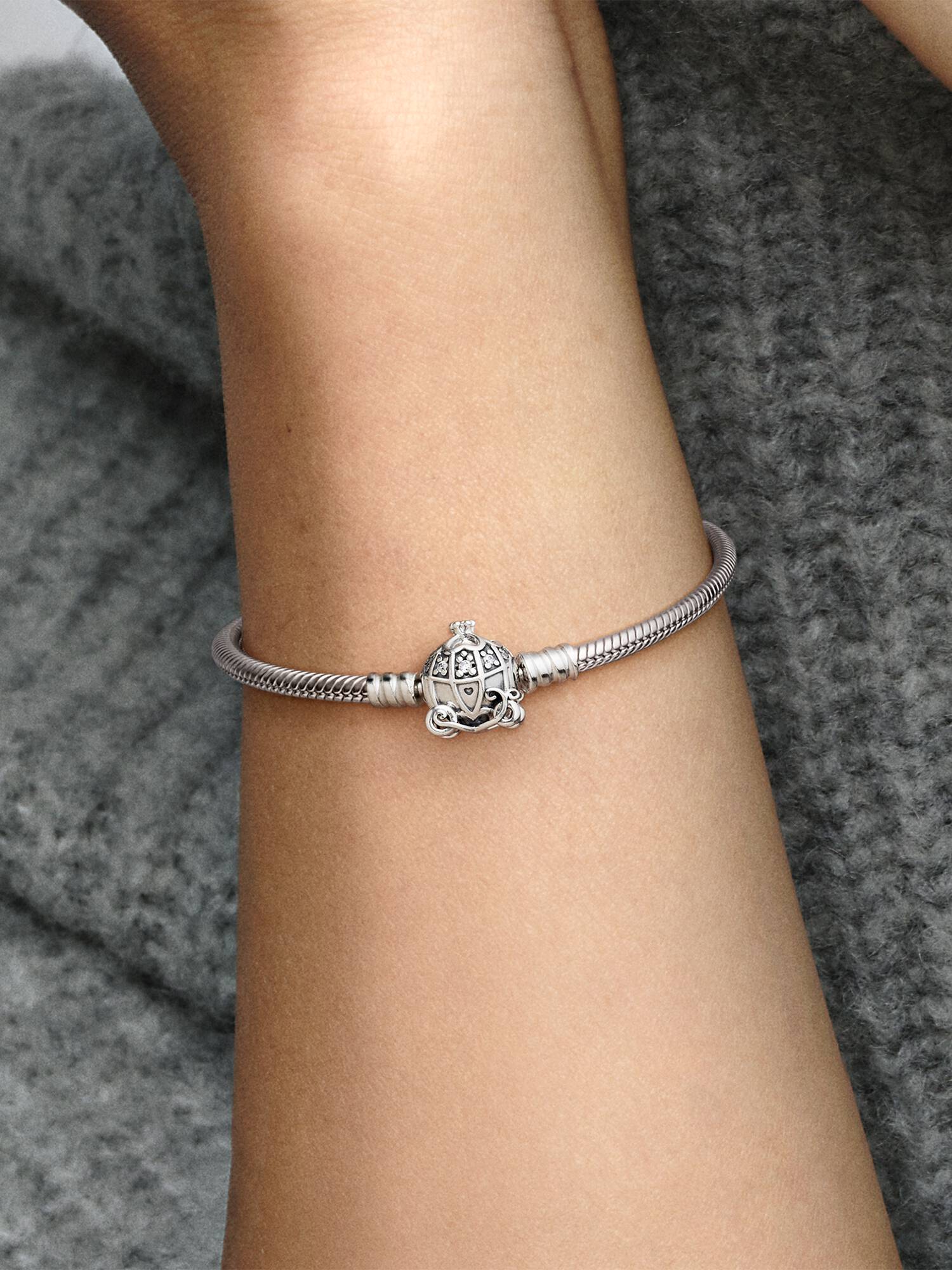 Brazalete Pandora Moments con broche de carroza en forma de calabaza de Cenicienta de Disney