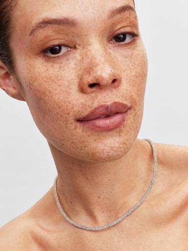 Collar de Malla Brillante con Cierre de Corazón