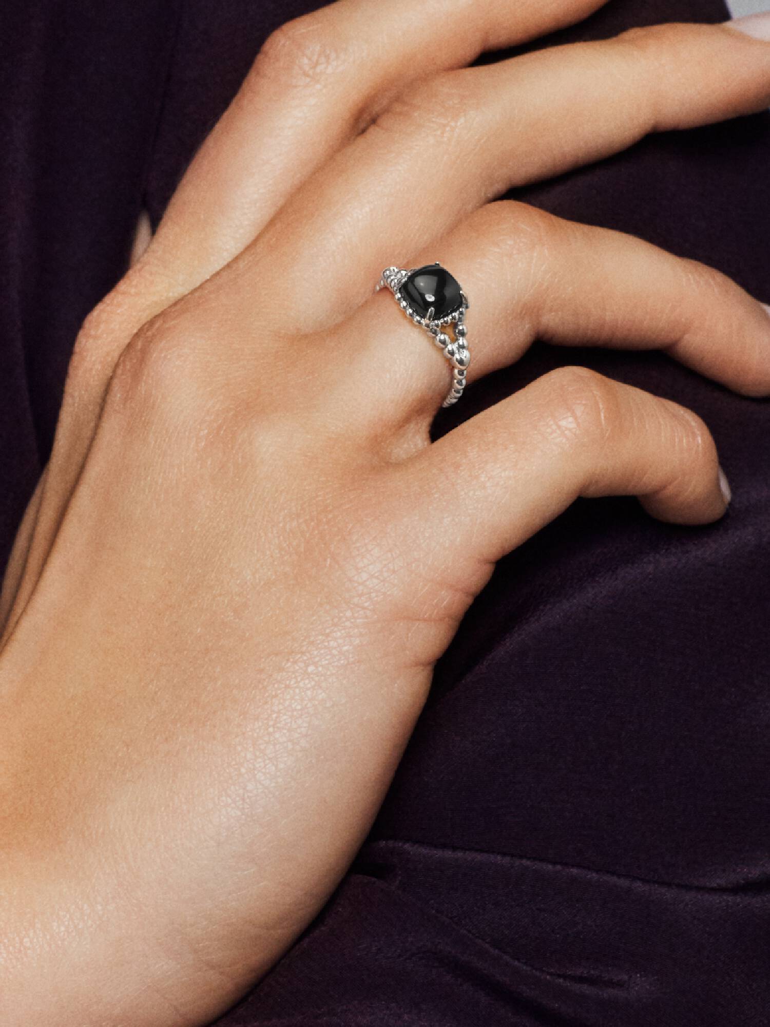 Anillo Espíritu Vibrante, Cristal Negro