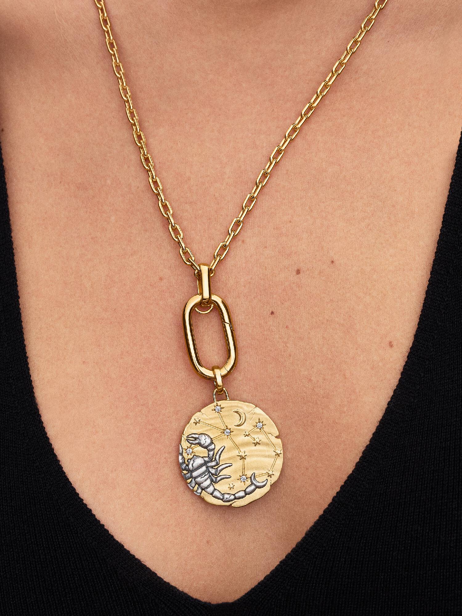 Charm Medallón grande signo del zodíaco Escorpio