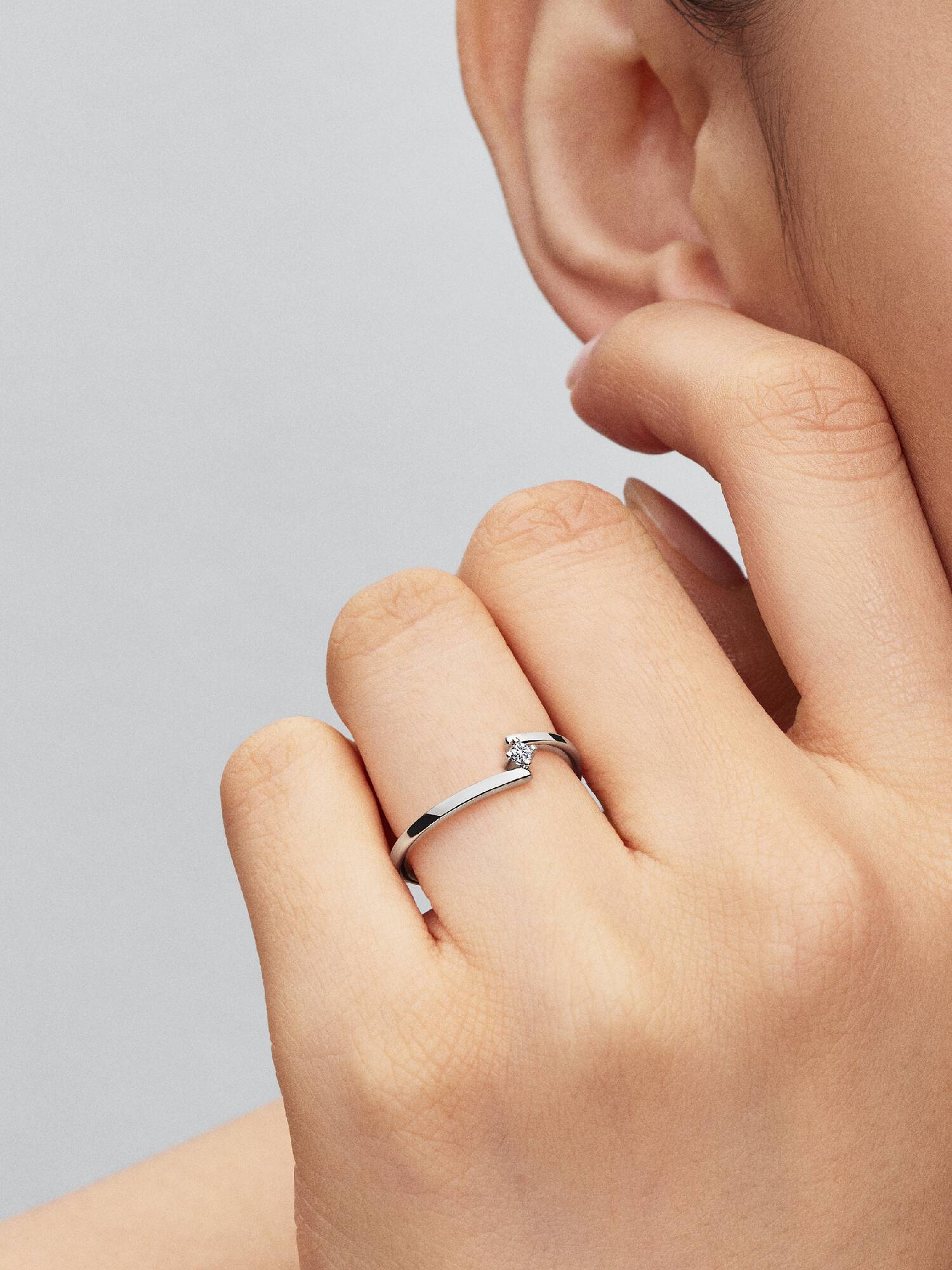 Anillo  Solitario de banda abierta
