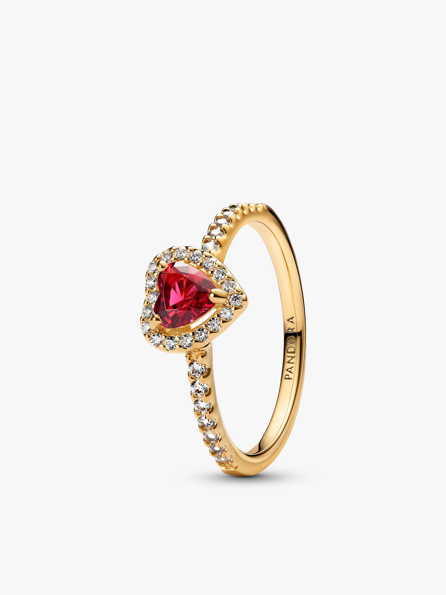Anillo con forma de corazón bañado en oro de 14k con un corazón rojo y circonitas transparentes