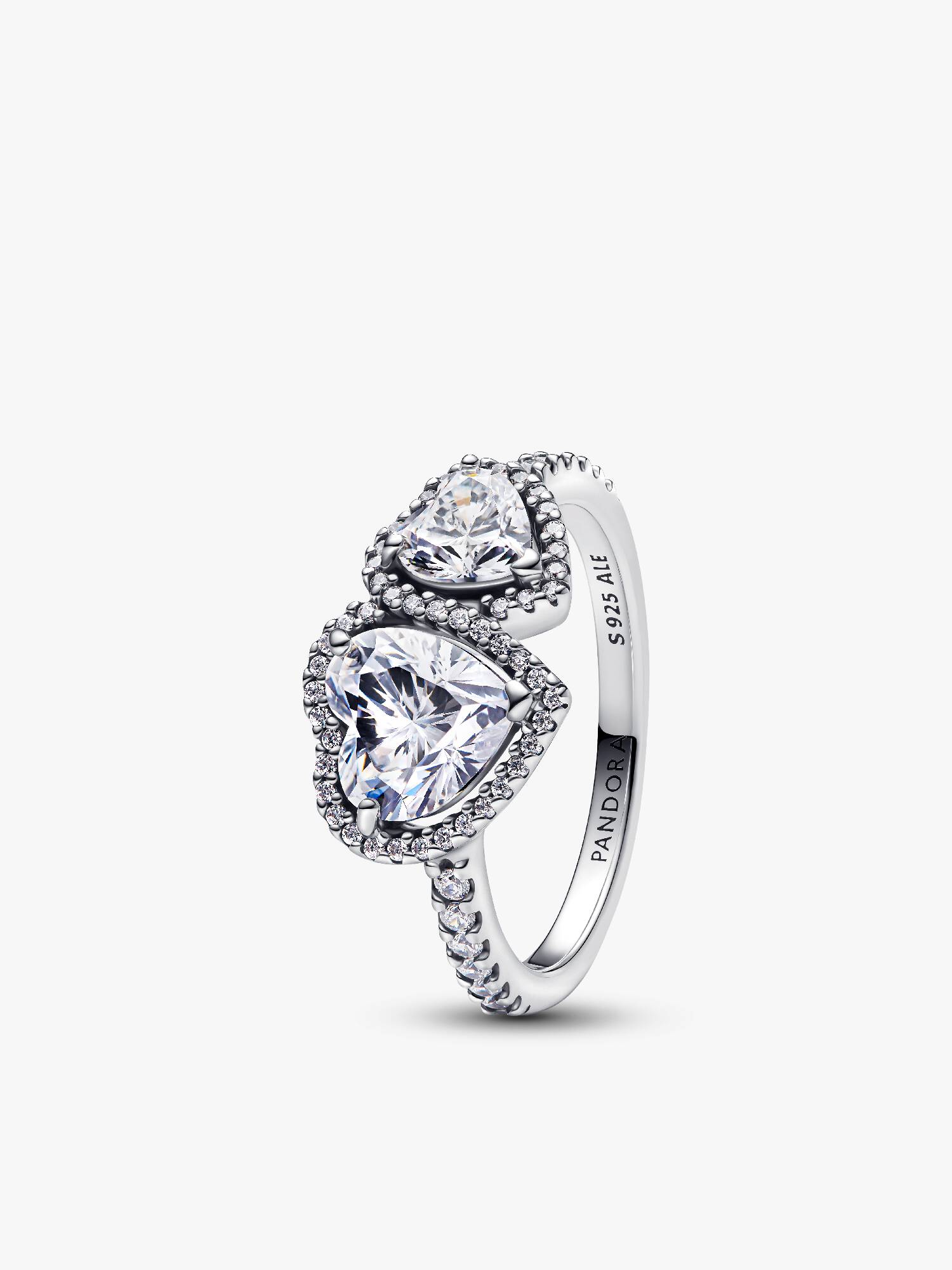 Anillo con corazones halo brillantes