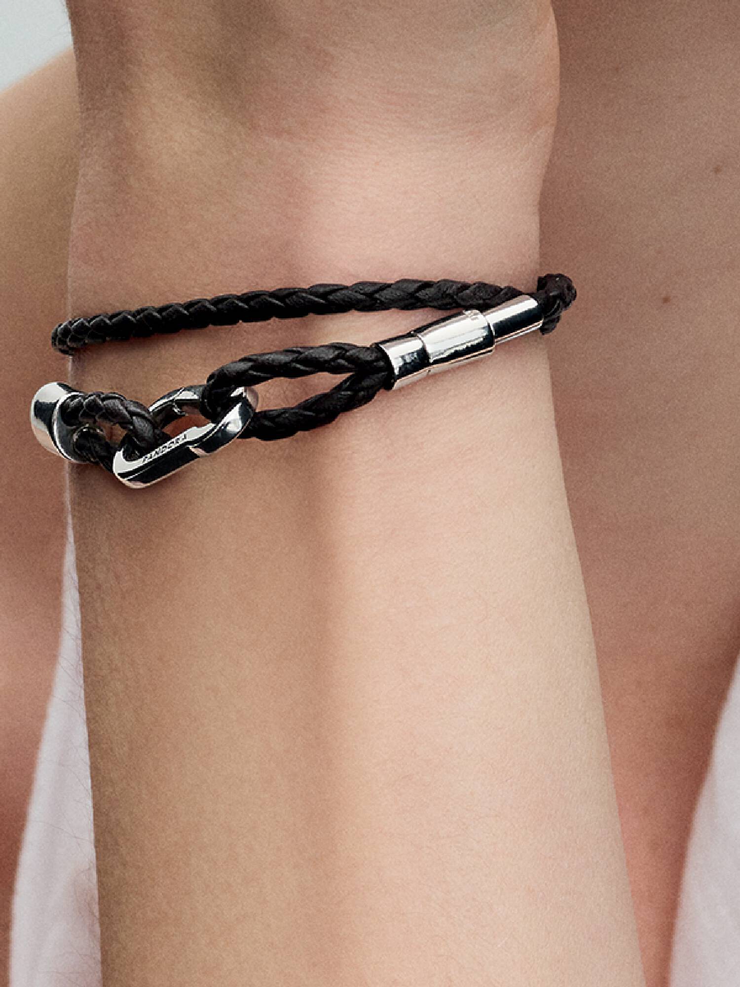 Brazalete Pandora Moments en Cuero Trenzado Doble Marrón 38 cm