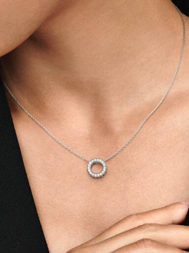 Collar collier Círculo de pavé con logotipo Pandora