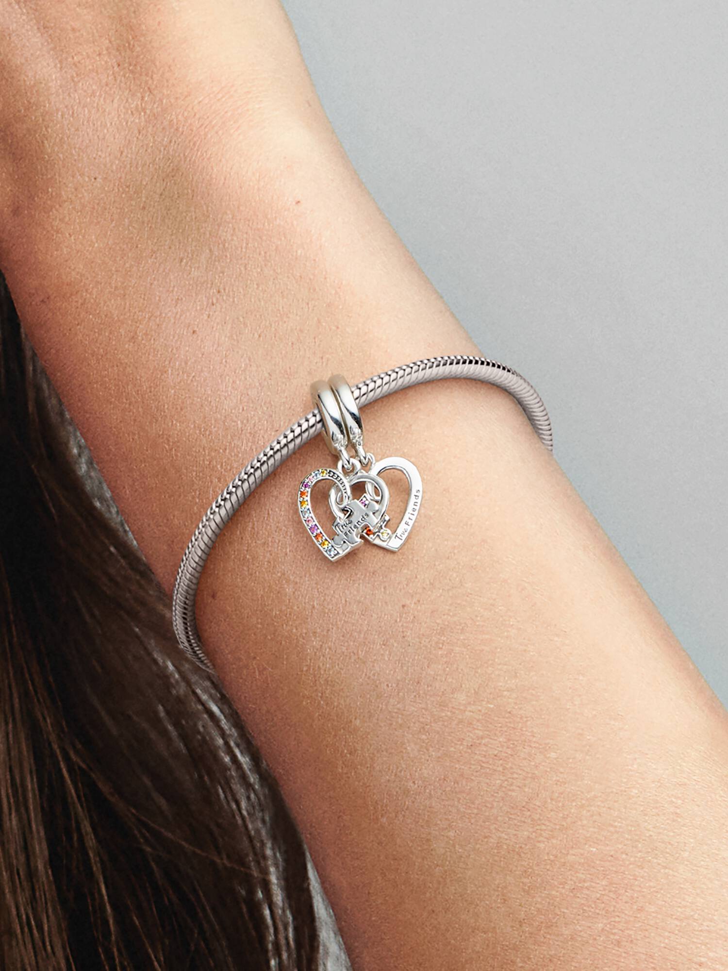 Charm colgante Corazones de Amistad separables con pieza de rompecabezas Pandora Plata Esterlina