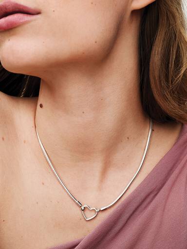 Collar de Cadena de Serpiente con Hebilla de Corazón