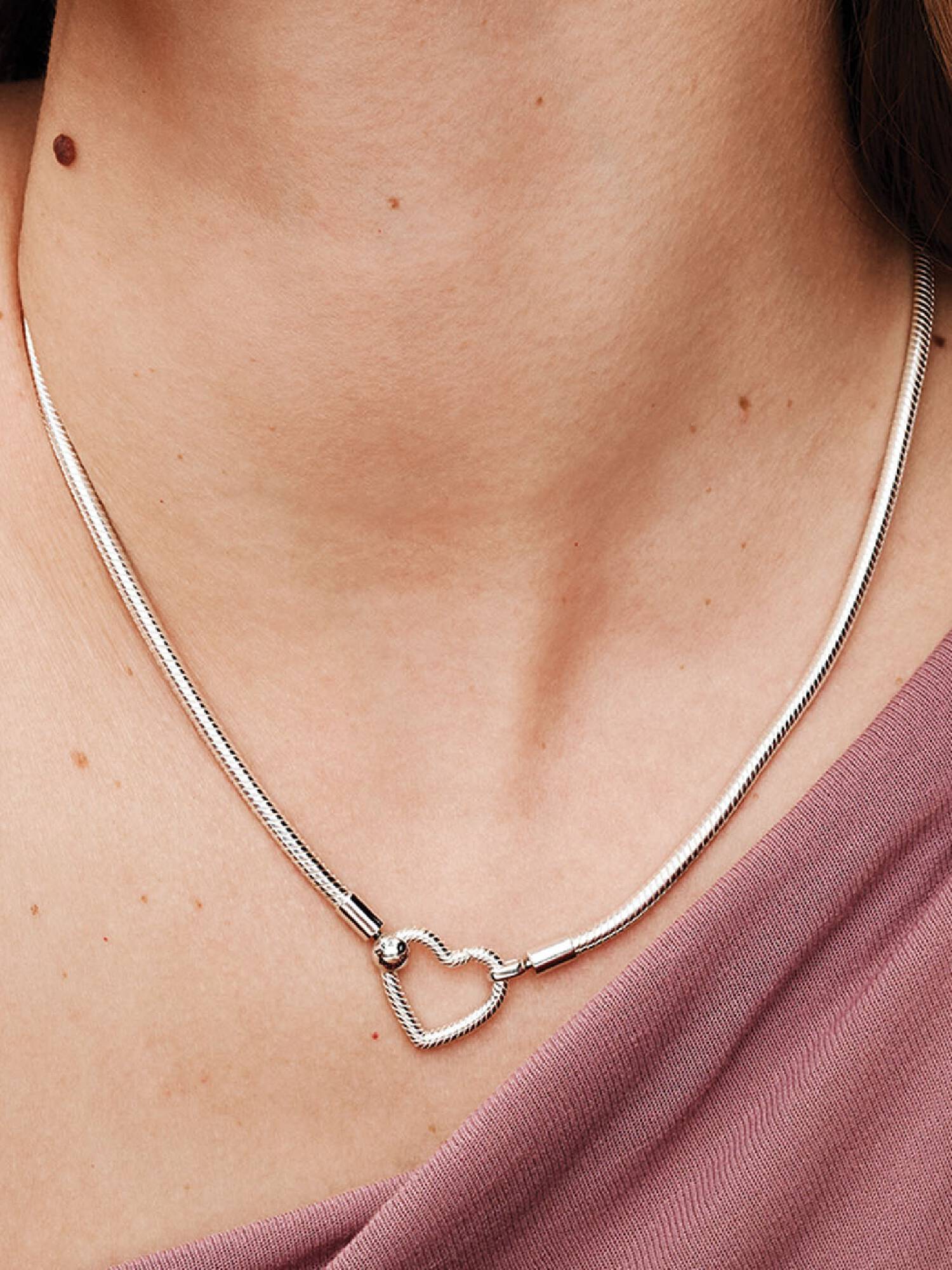 Collar de Cadena de Serpiente con Hebilla de Corazón